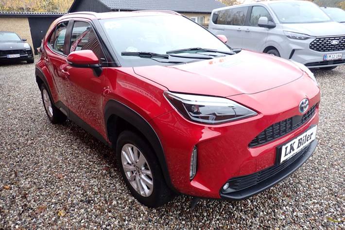Rød Toyota Yaris Cross fra 2022
