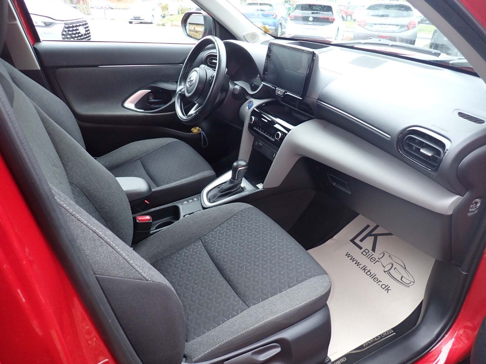 Rød Toyota Yaris Cross fra 2022