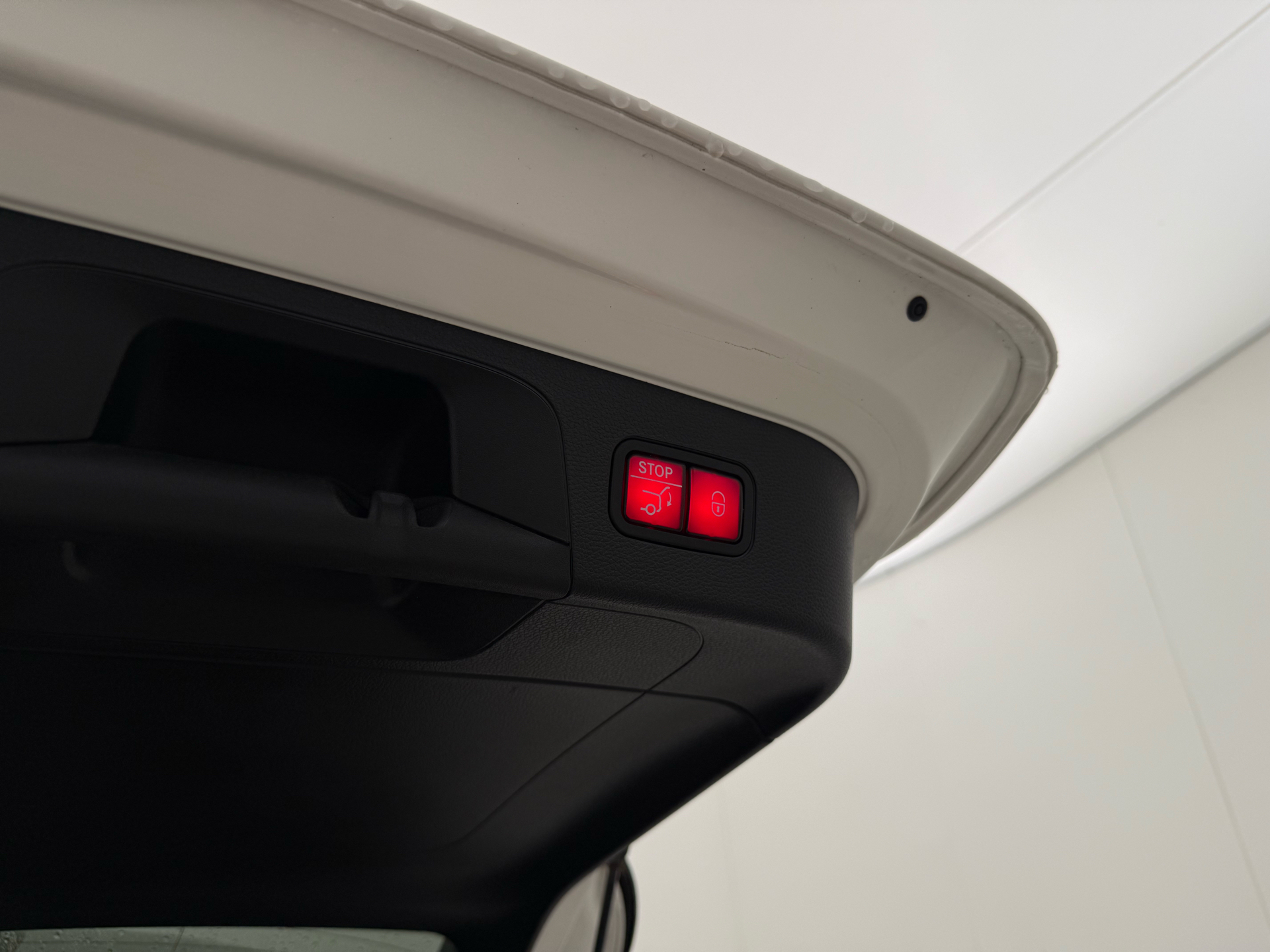 Hvid Mercedes EQC 400 fra 2022