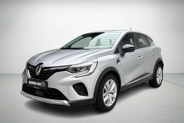 Sølv Renault Captur fra 2021 set udefra
