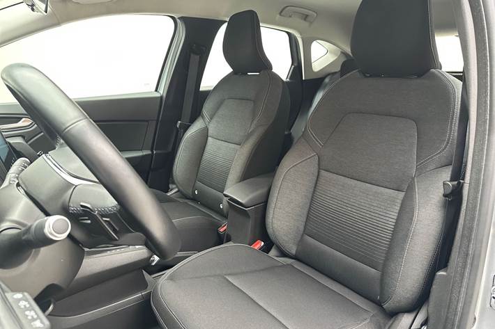 Sølv Renault Captur fra 2021