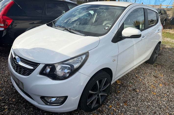 Hvid Opel Karl fra 2016 set udefra