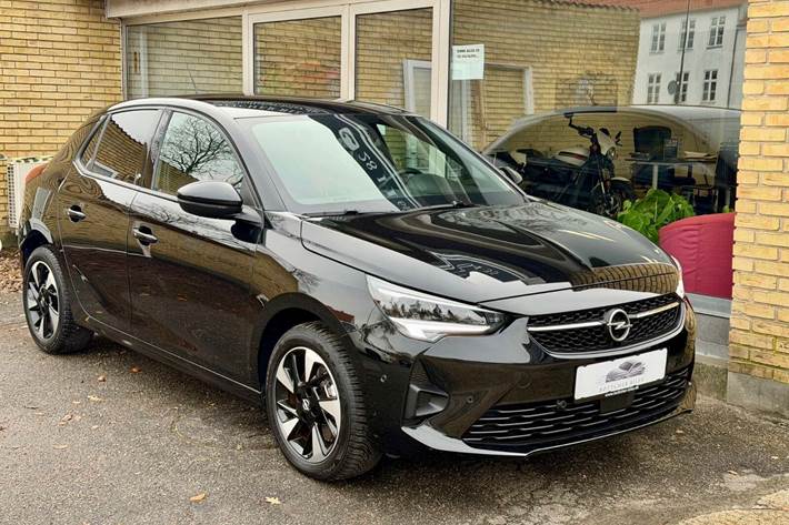 Sort Opel Corsa-e fra 2023 set udefra