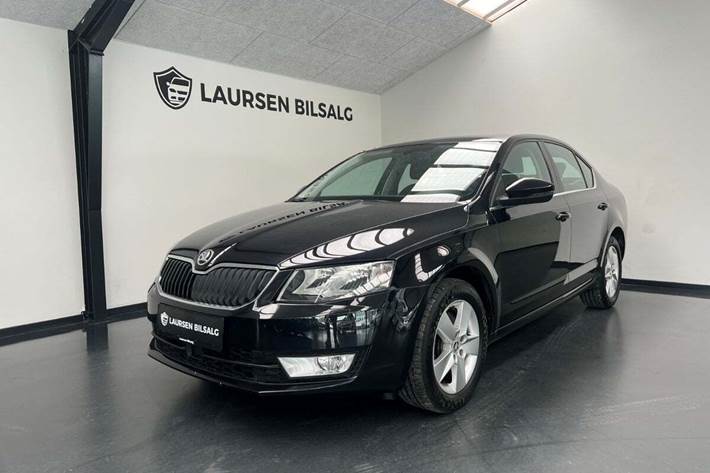 Sort Skoda Octavia fra 2016