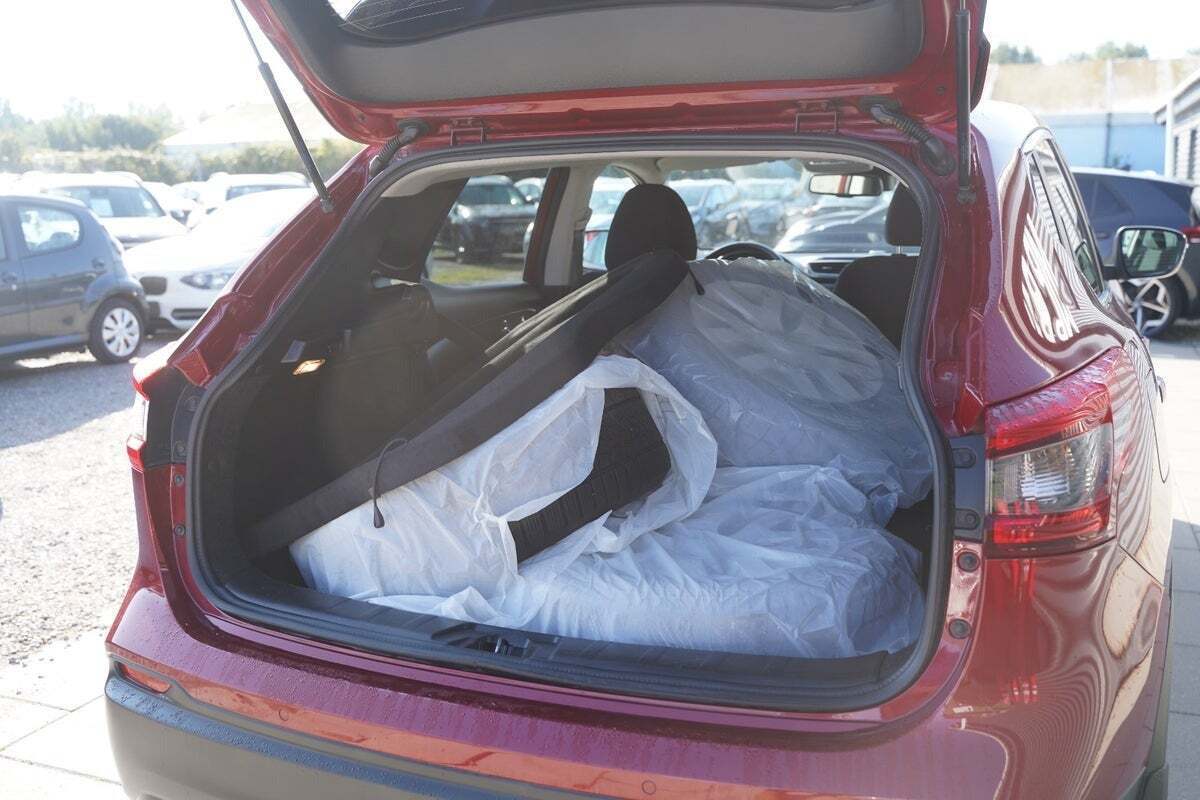 Rød Nissan Qashqai fra 2018