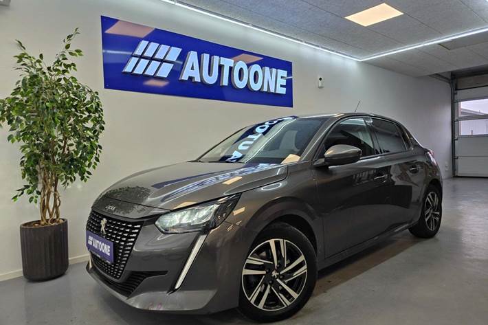 Grå Peugeot 208 fra 2021 set udefra