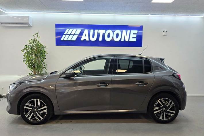 Grå Peugeot 208 fra 2021
