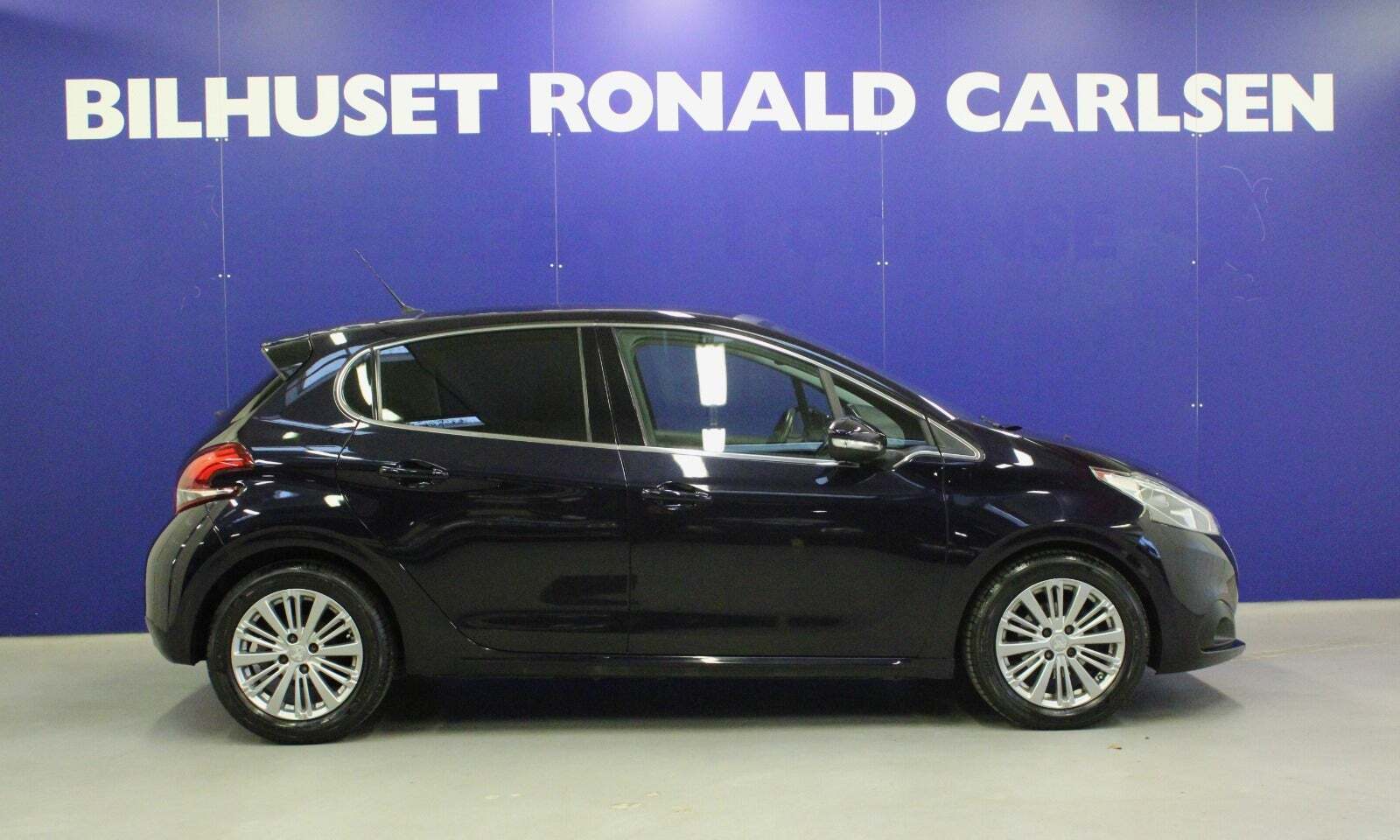 Blå Peugeot 208 fra 2019