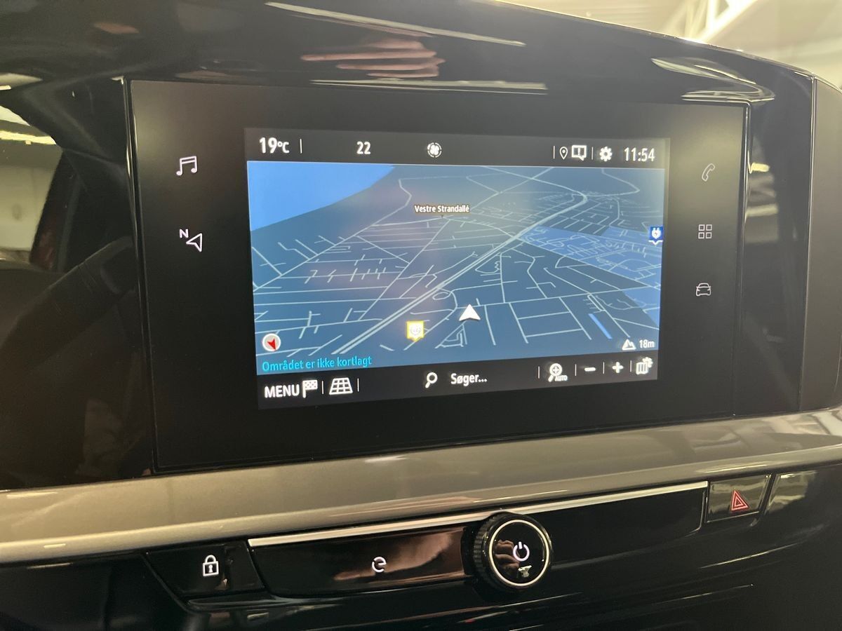 Rød Opel Mokka-e fra 2023