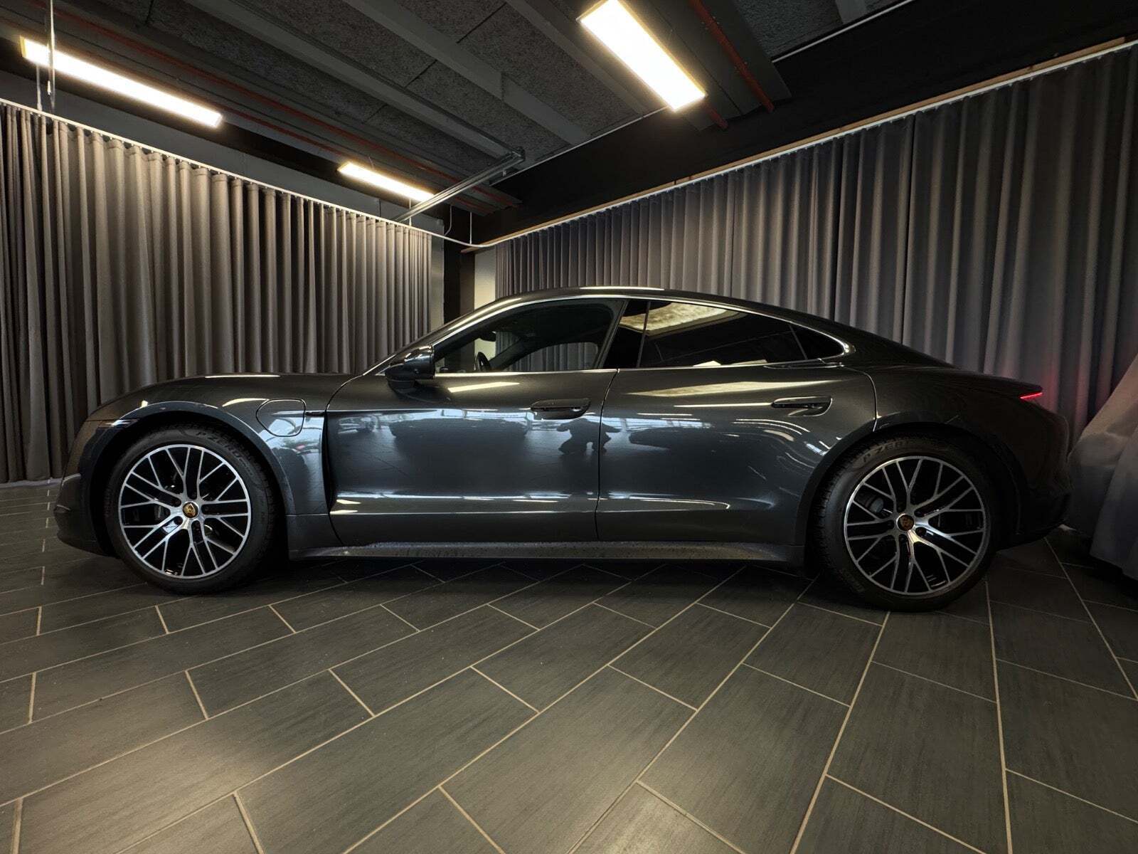 Porsche Taycan Performance+