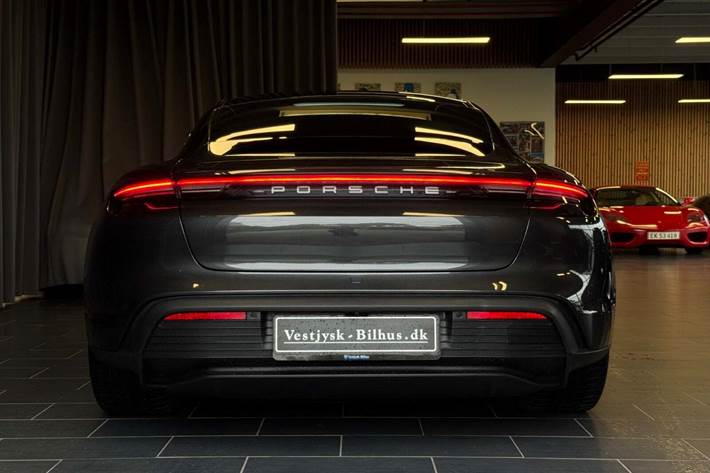 Grå Porsche Taycan fra 2021