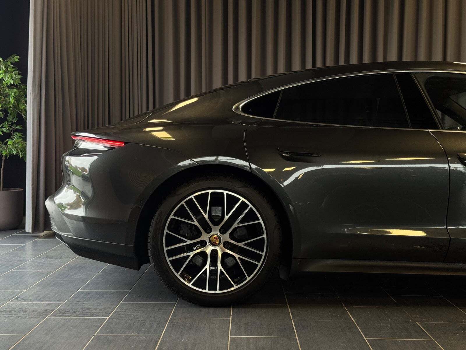 Porsche Taycan Performance+