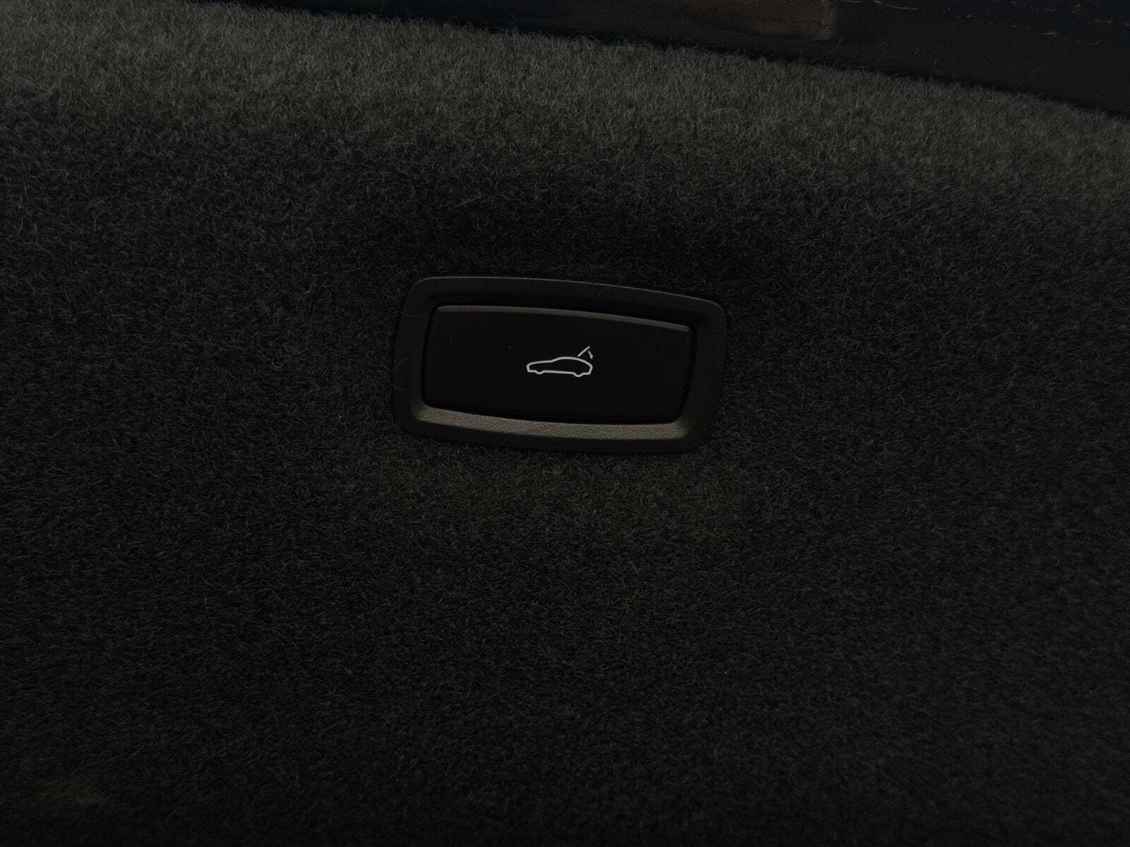 Grå Porsche Taycan fra 2021