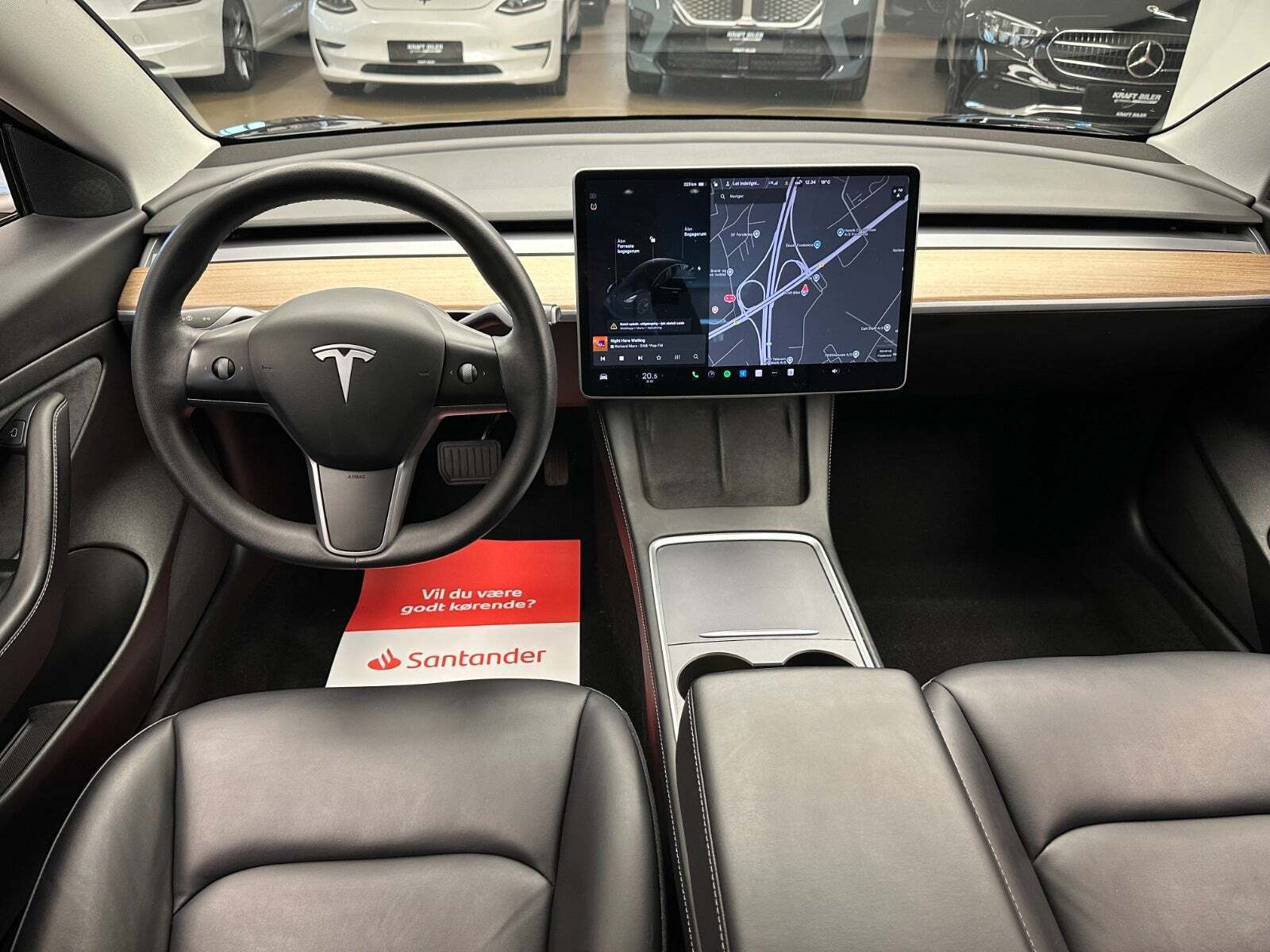 Sort Tesla Model 3 fra 2021