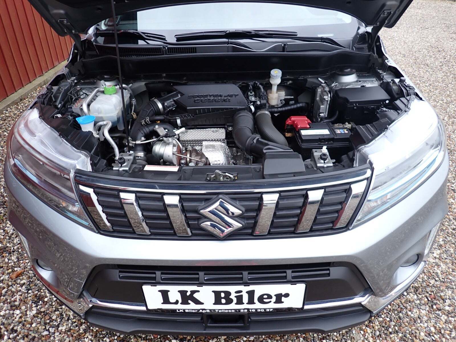 Grå Suzuki Vitara fra 2021