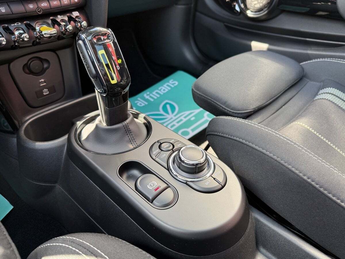 Sølv Mini Cooper SE fra 2023