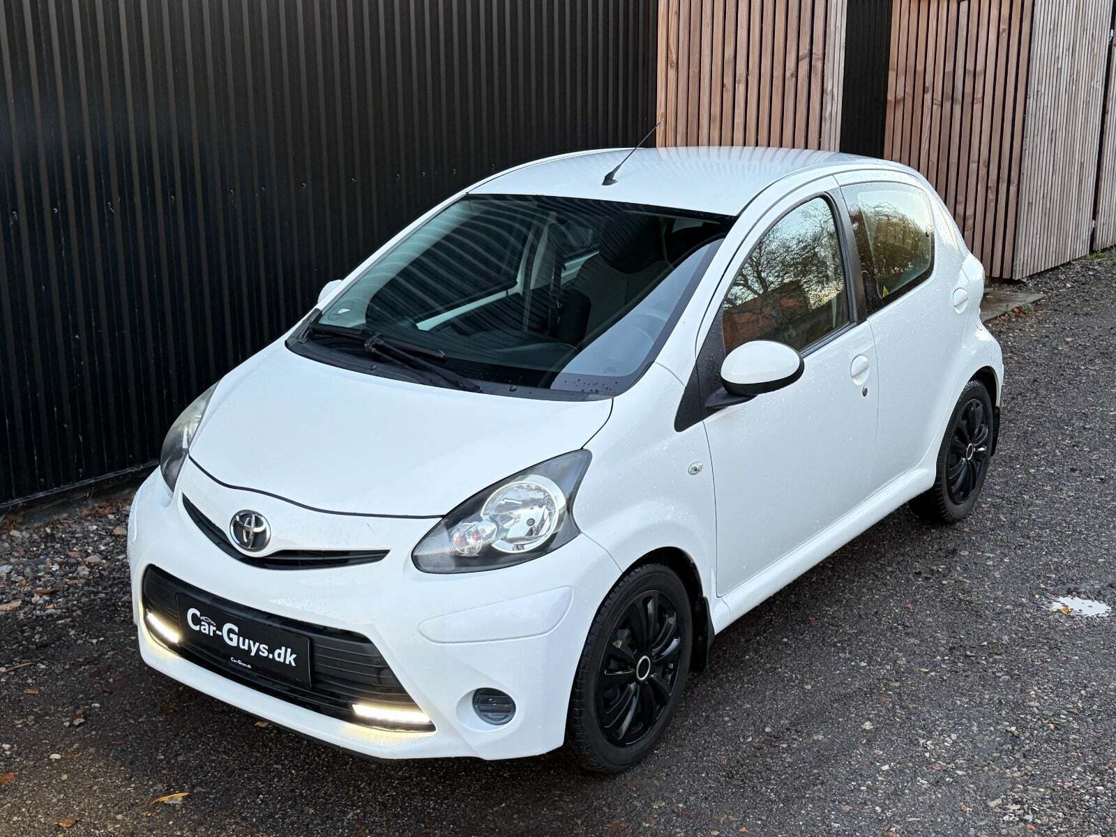 Hvid Toyota Aygo fra 2012