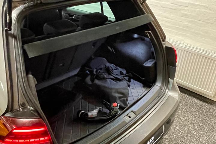 Grå VW Golf VII fra 2017