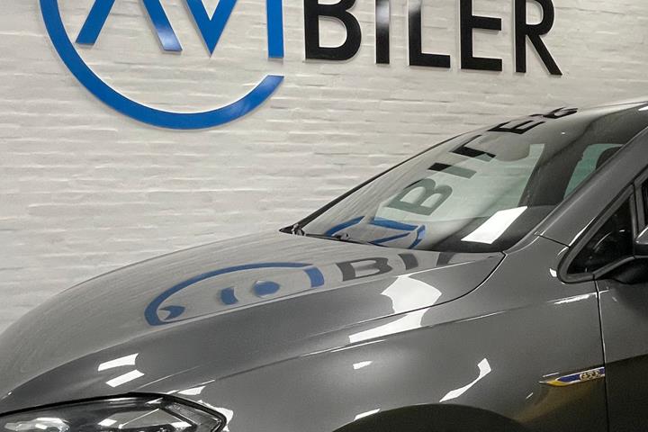 Grå VW Golf VII fra 2017
