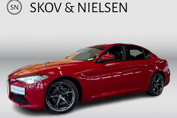 Rød Alfa Romeo Giulia fra 2016