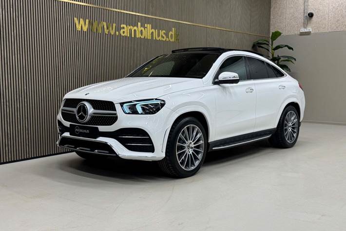 Hvid Mercedes GLE350 de fra 2023 set udefra