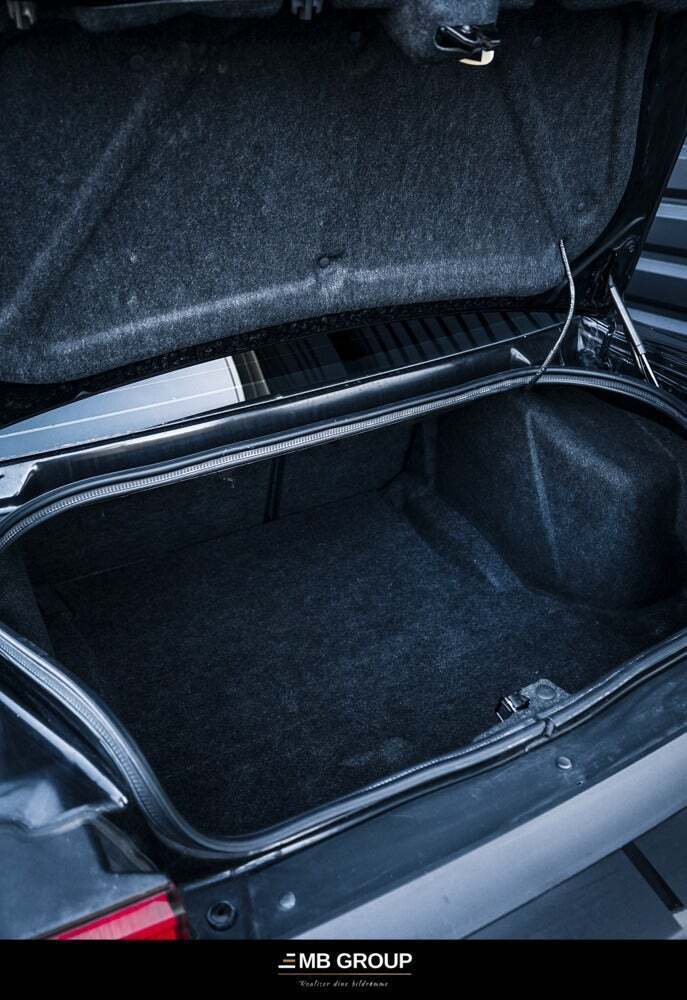 Sort Dodge Challenger fra 2011