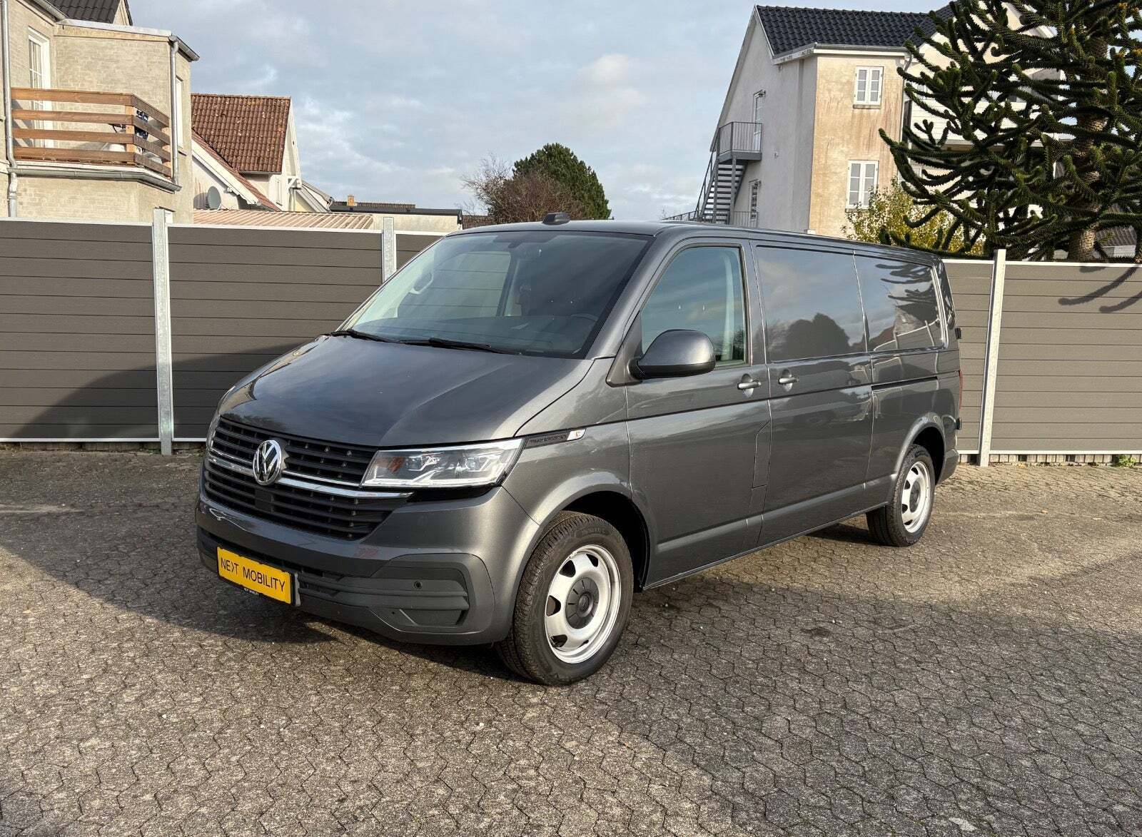 VW Transporter 2,0 TDi 204 Kassevogn DSG lang