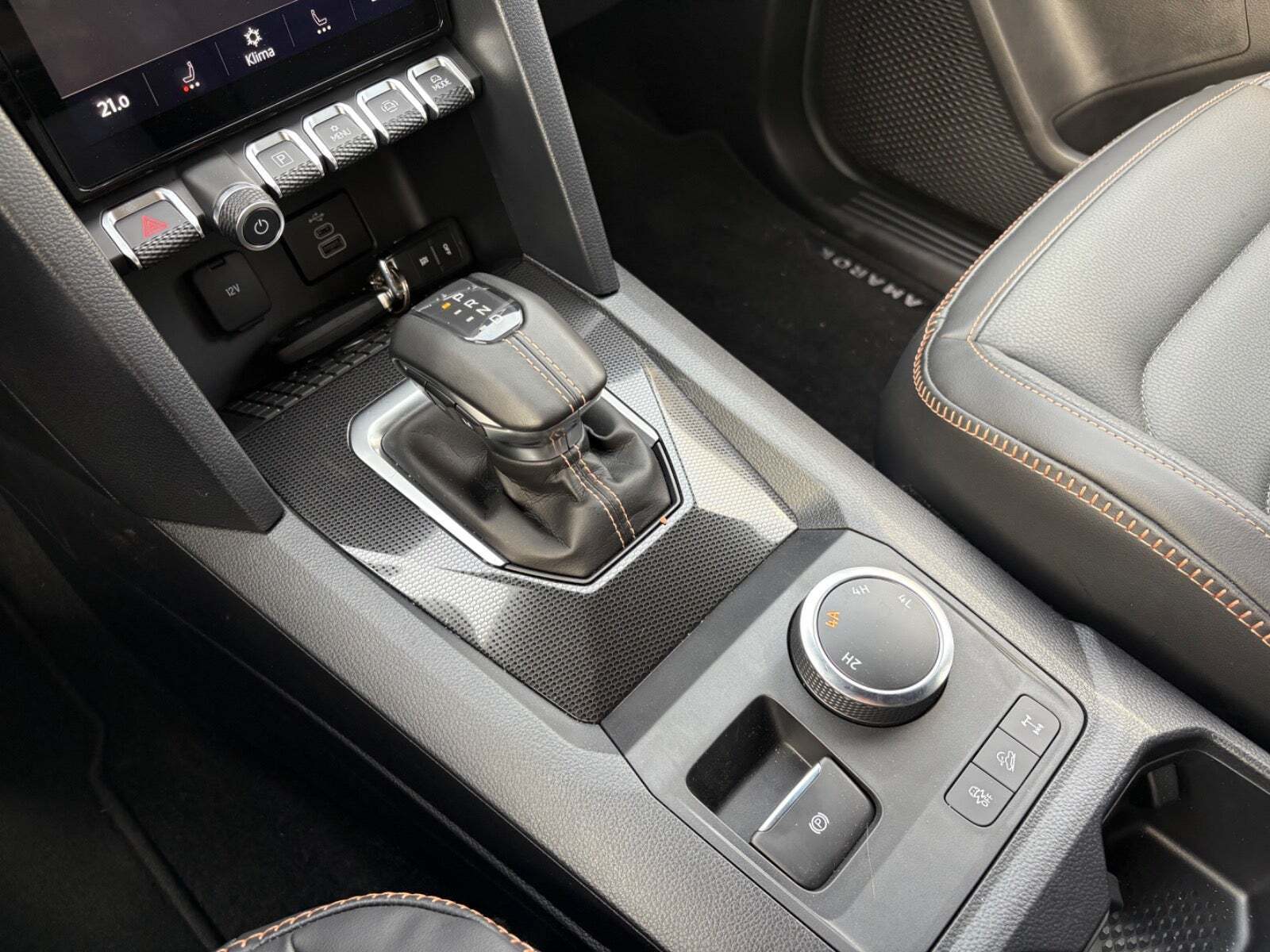 Beige VW Amarok fra 2025