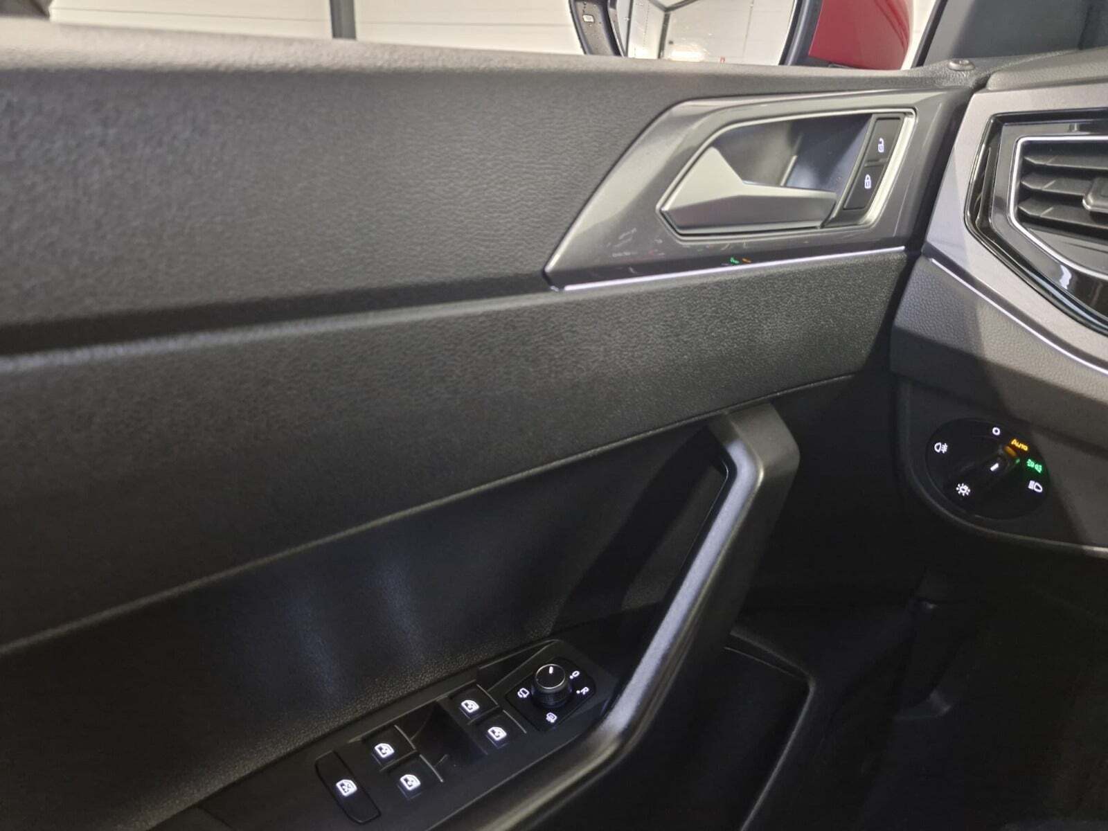 Grå VW Polo fra 2022