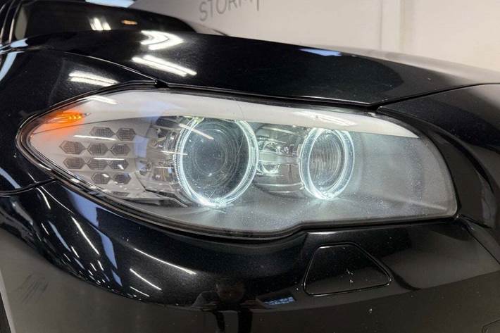 Sort BMW 520d fra 2010