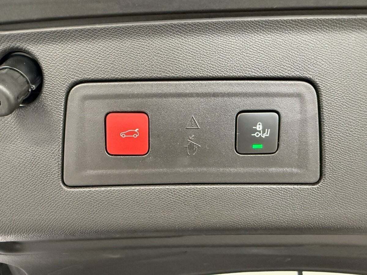 Sølv Peugeot 508 fra 2023