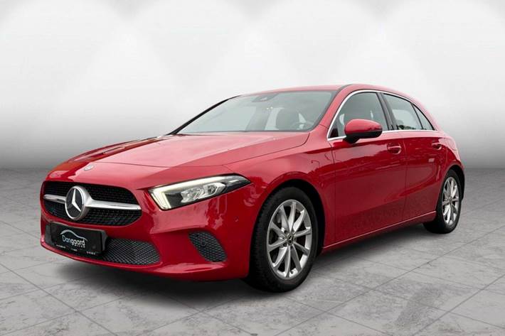 Rød Mercedes A200 fra 2018 set udefra