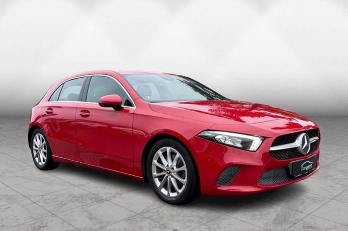 Rød Mercedes A200 fra 2018