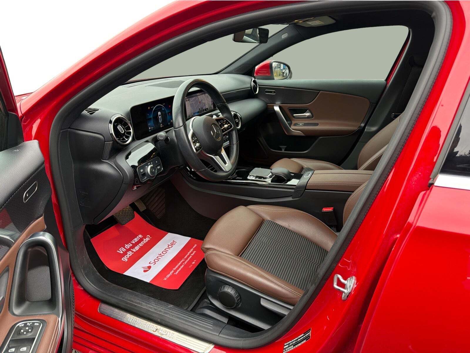 Rød Mercedes A200 fra 2018