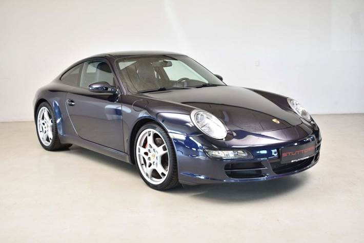 Blå Porsche 911 Carrera S fra 2006 set udefra