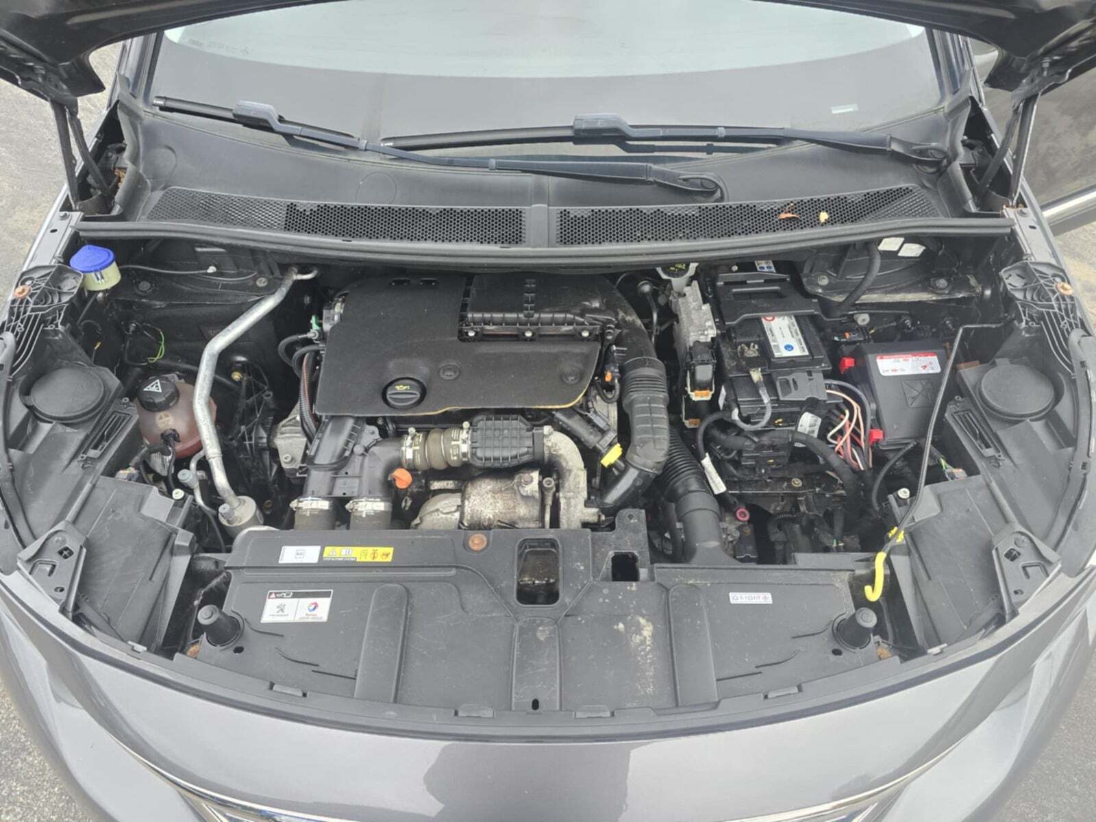 Grå Peugeot 5008 fra 2018