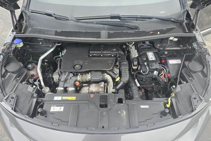 Grå Peugeot 5008 fra 2018