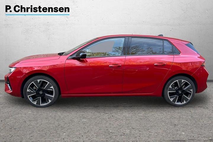 Rød Opel Astra-e fra 2023