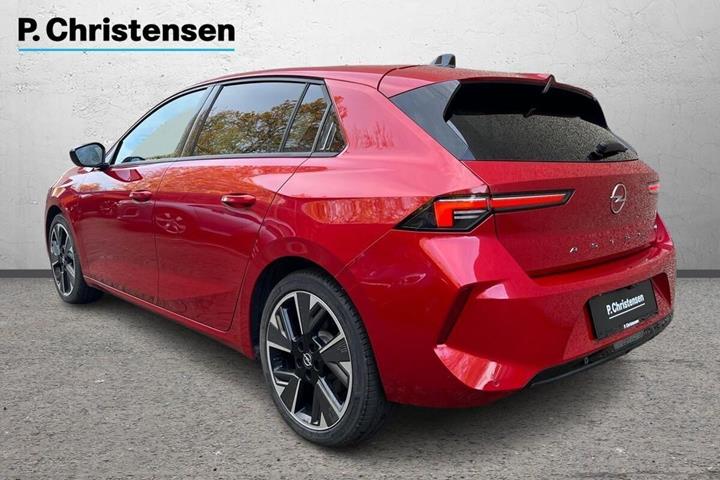 Rød Opel Astra-e fra 2023
