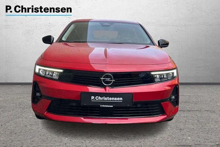 Rød Opel Astra-e fra 2023