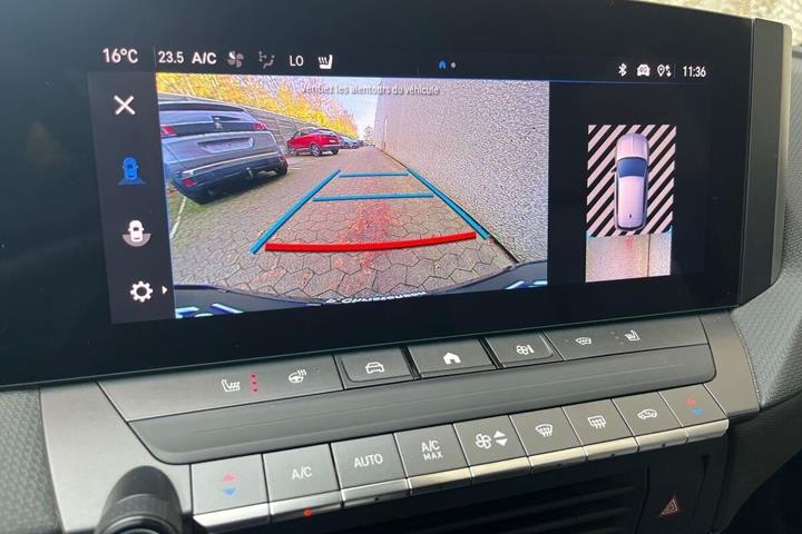 Rød Opel Astra-e fra 2023