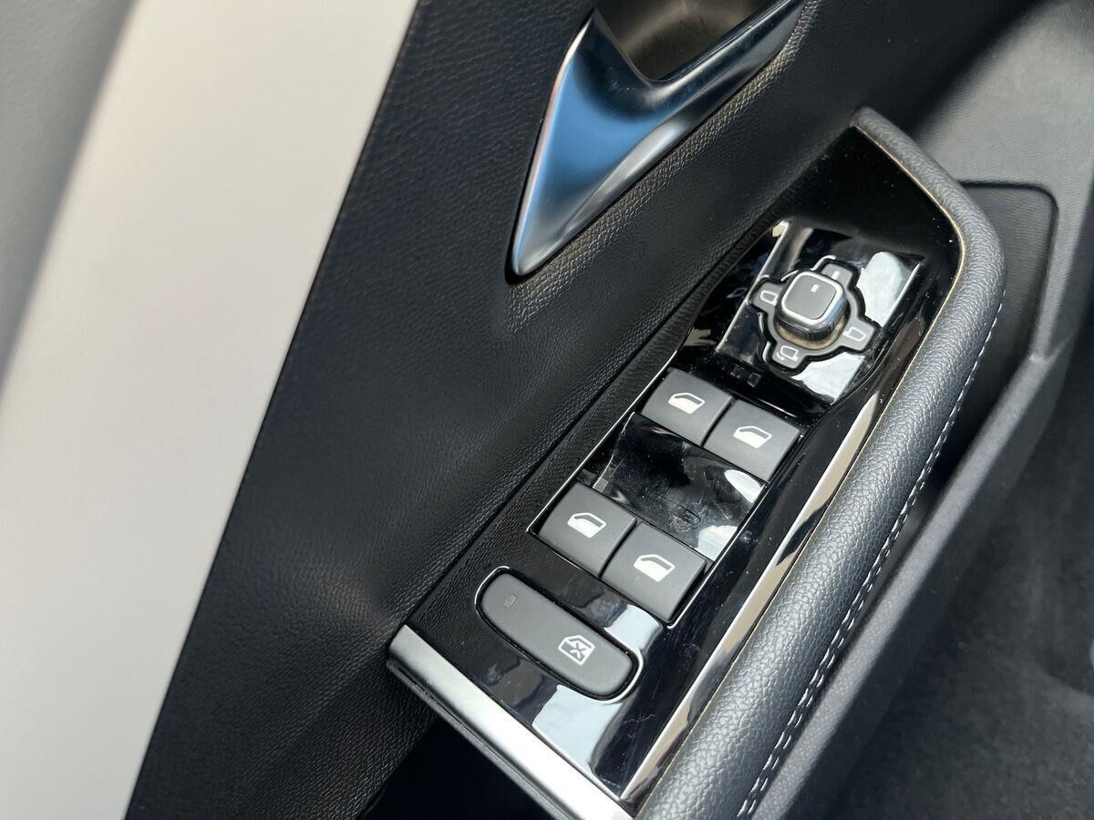 Rød Opel Astra-e fra 2023