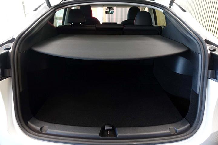 Hvid Tesla Model Y fra 2022