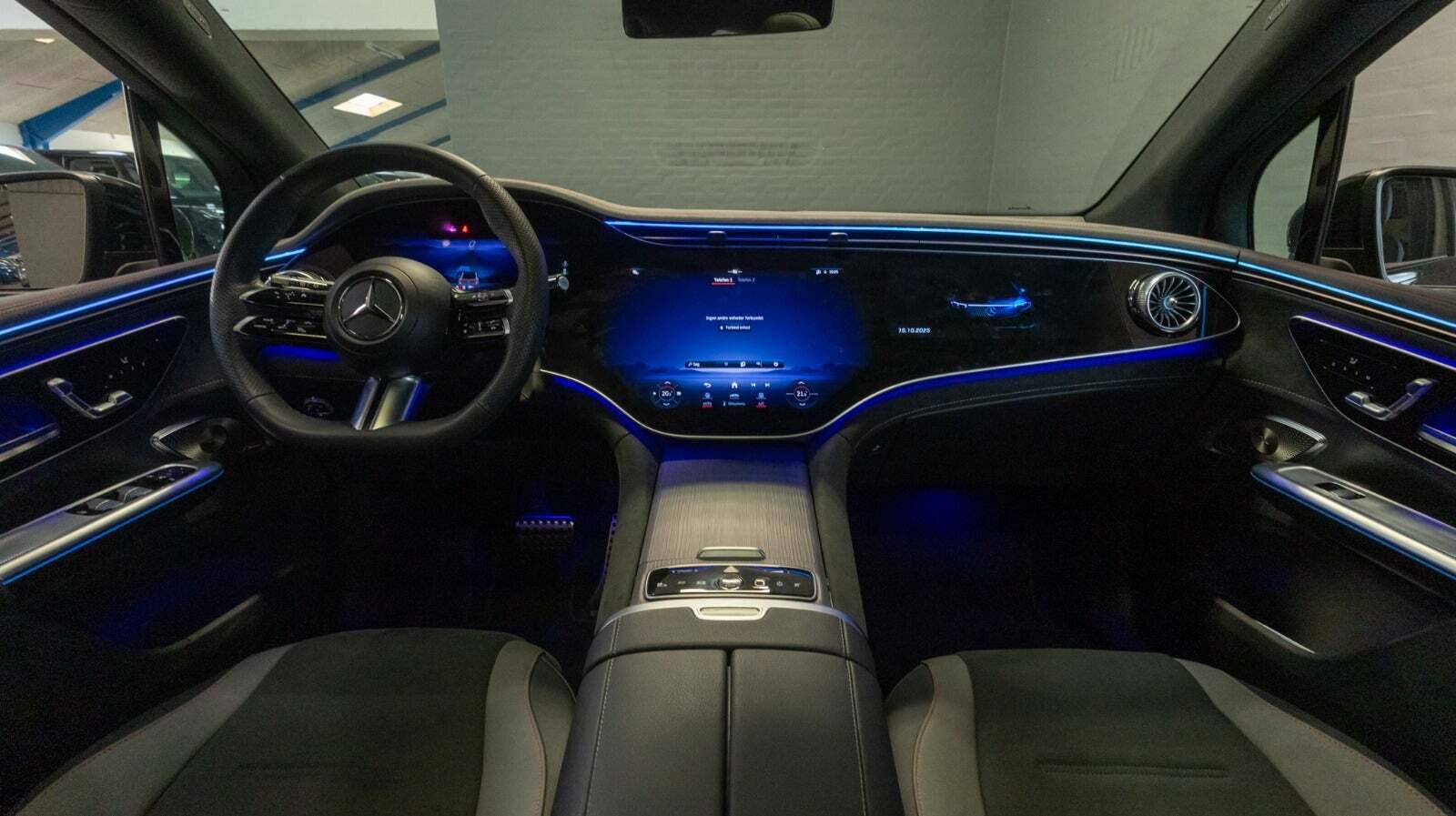 Sort Mercedes EQE350+ SUV fra 2023