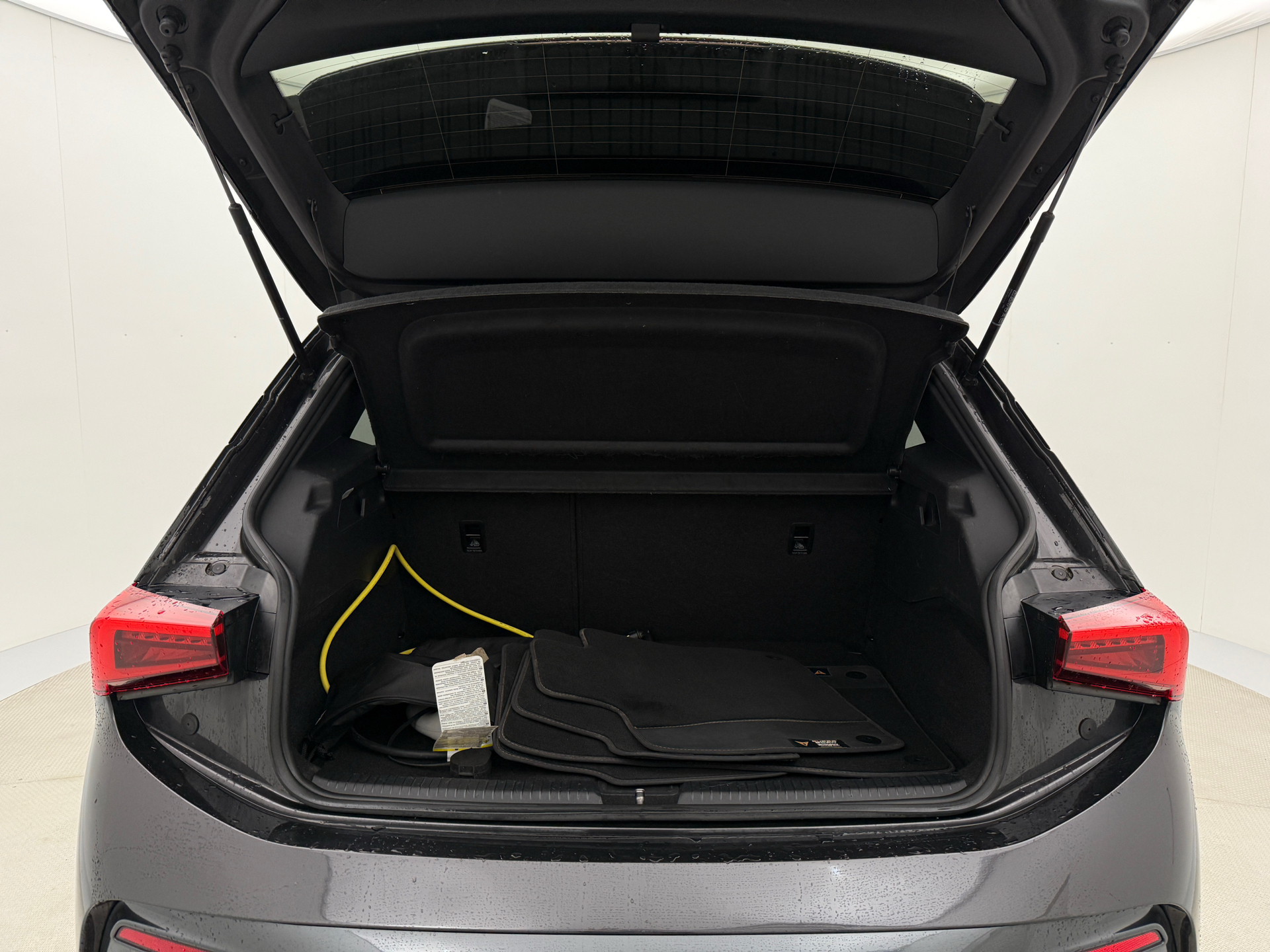 Grå Cupra Born fra 2023