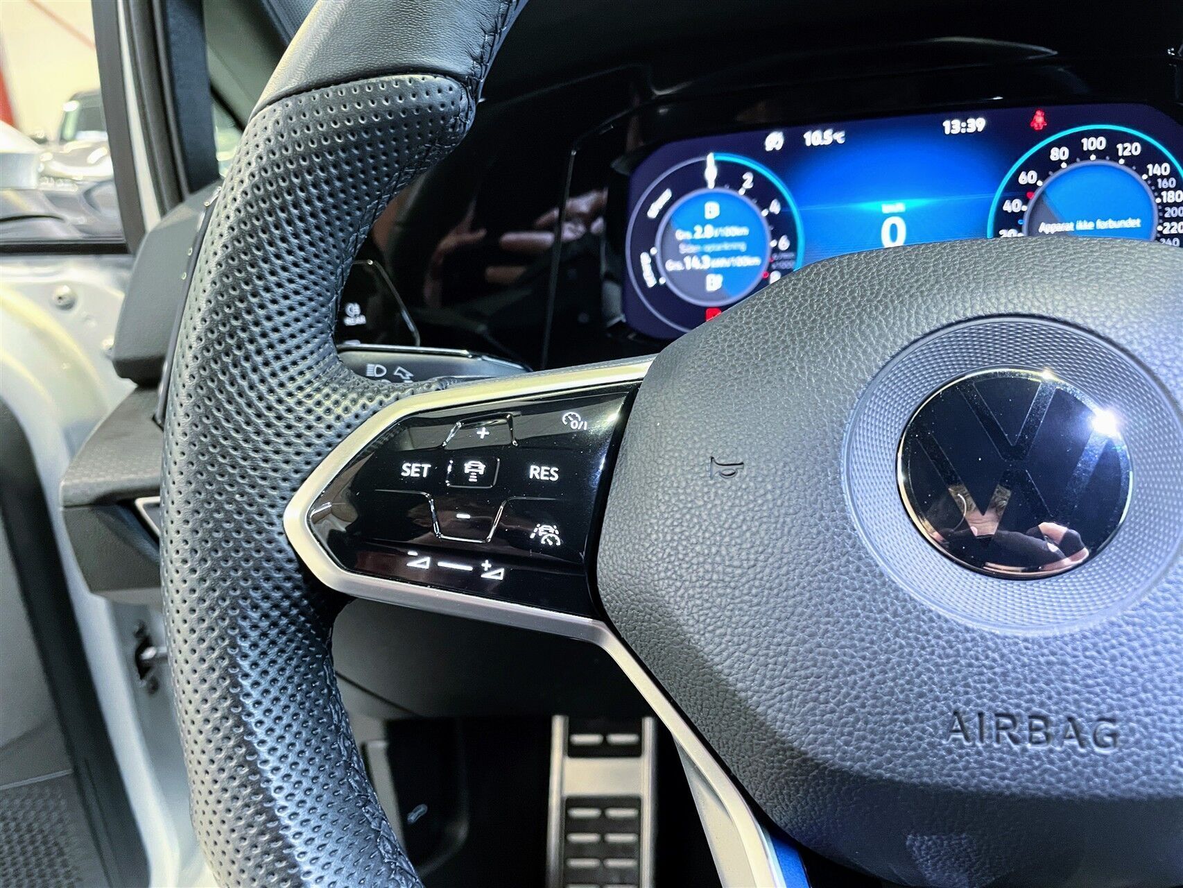 Sølv VW Golf fra 2021