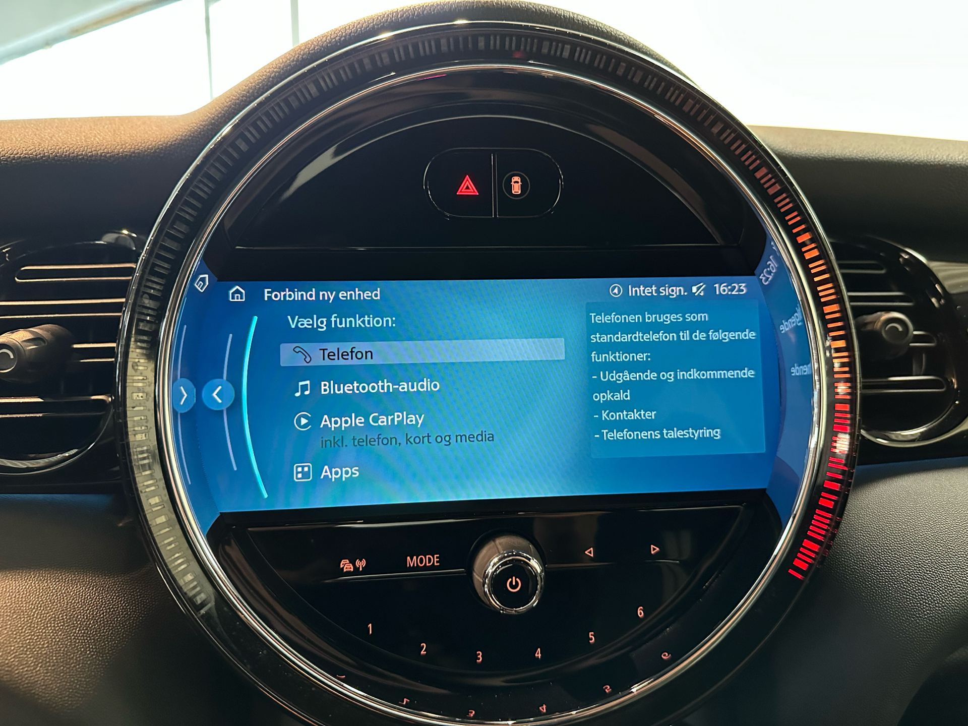 Sølv Mini Cooper fra 2023