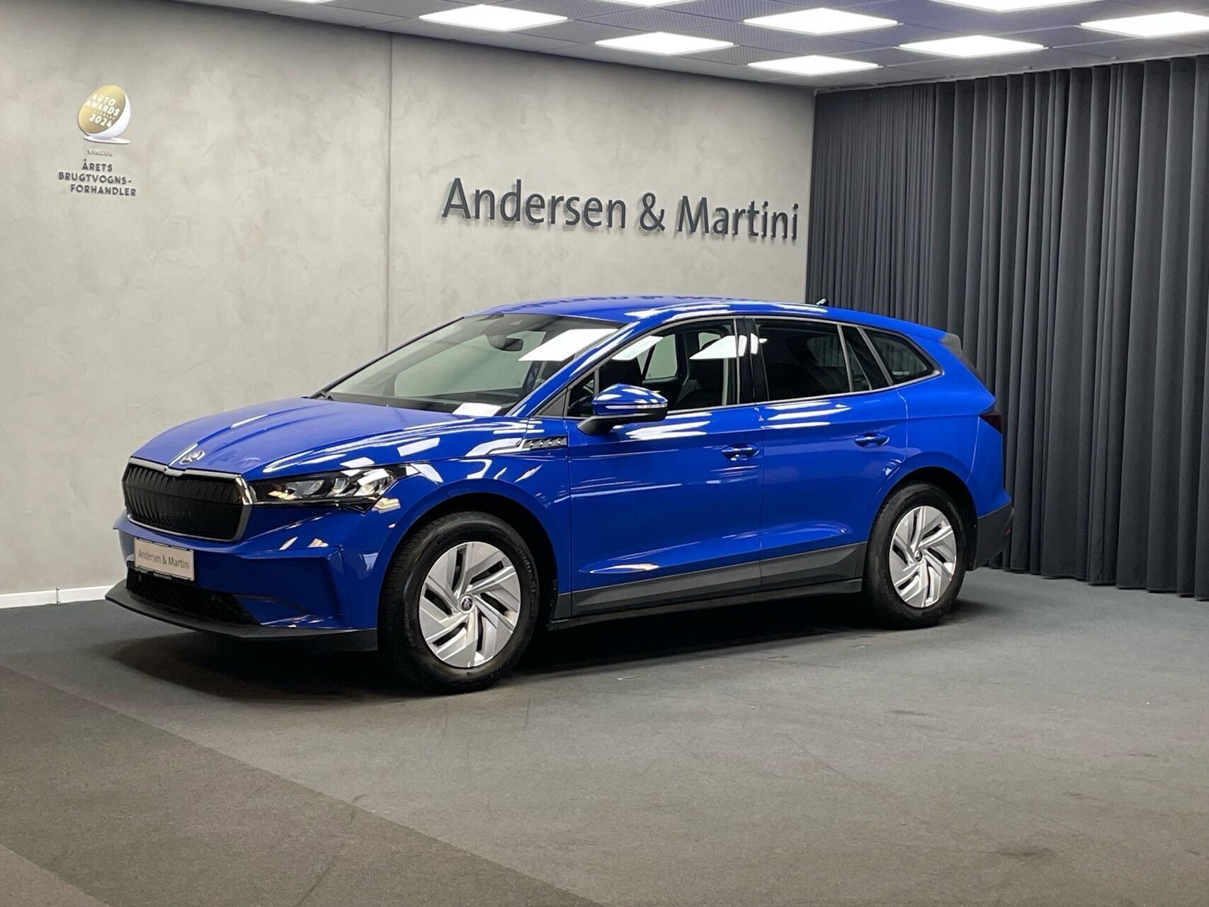 Blå Skoda Enyaq iV fra 2023