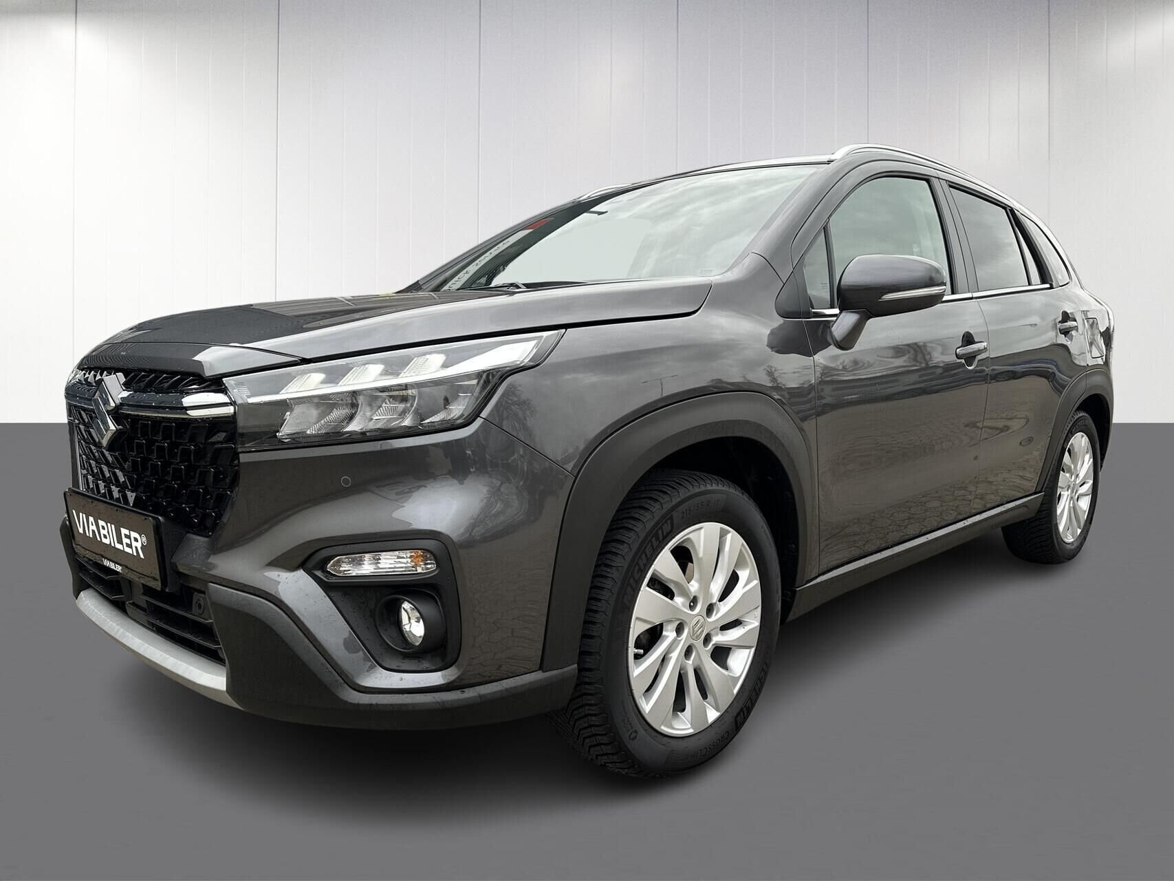 Grå Suzuki S-Cross fra 2022 set udefra