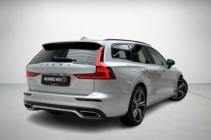 Grå Volvo V60 fra 2021